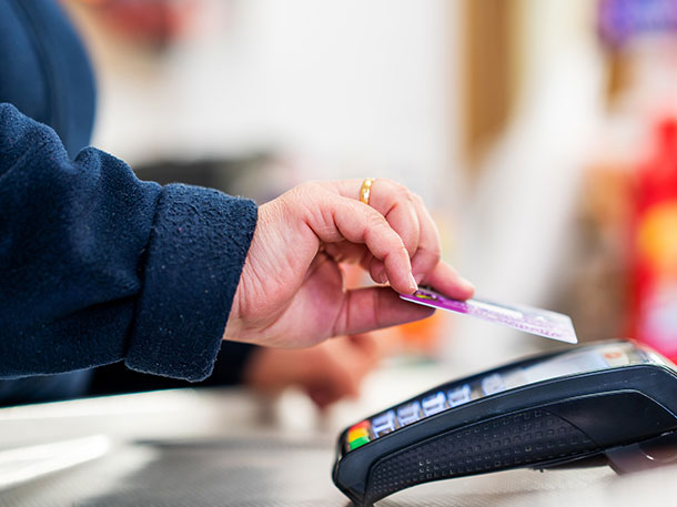 Which payment methods can I use to pay in Chateau Avalon?